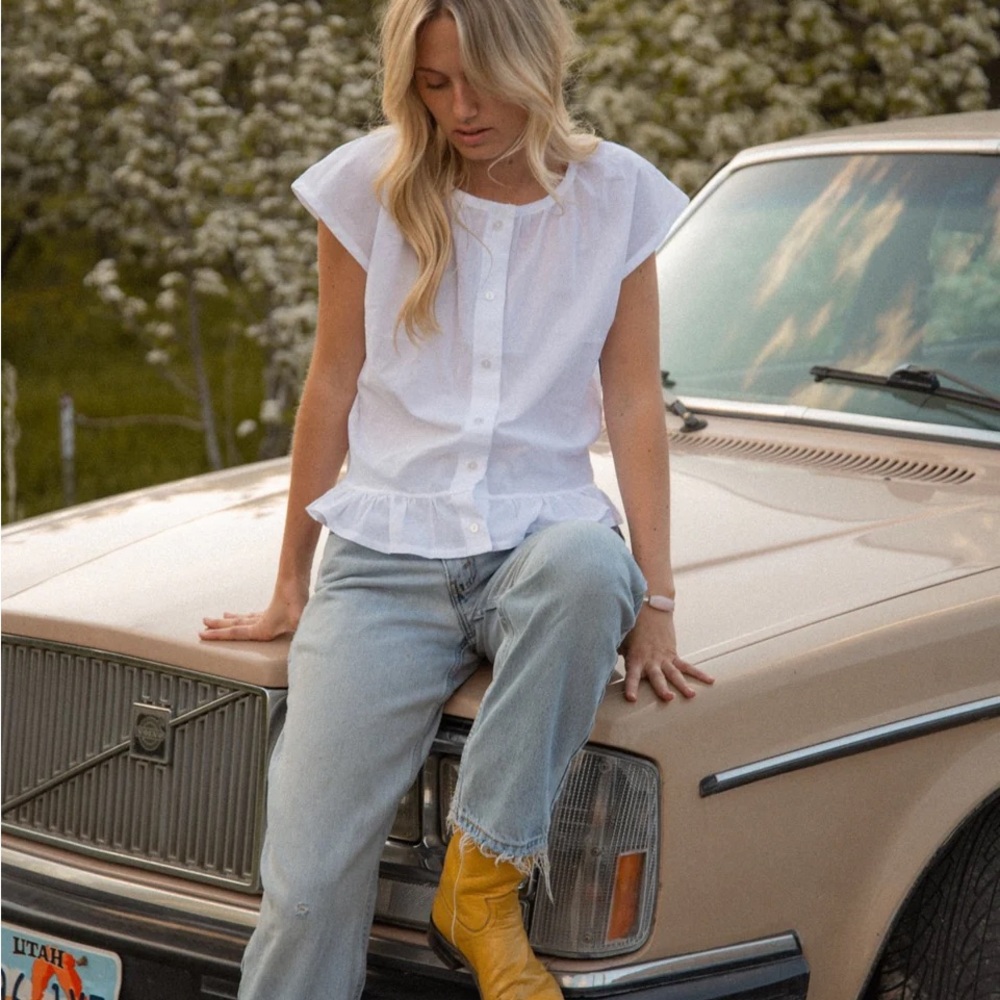 Sonderhaus White Button-Up Blouse